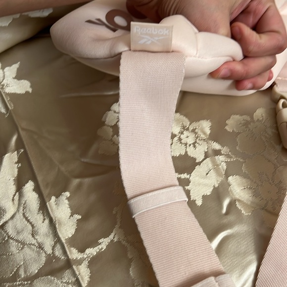 REEBOK FANNY PACK PINK SUPER CUTE - Picture 9 of 14